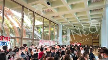 Πανεπιστήμιο Πατρών: Φοιτητές περιμένουν στην ουρά για φαγητό περισσότερο από μία ώρα