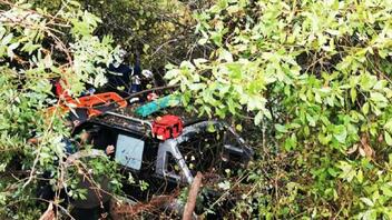 Σάμος: Αυτοκίνητο έπεσε σε χαράδρα – Τραυματίστηκαν δύο γυναίκες και δύο παιδιά