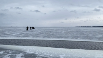 Επιχείρηση για τη διάσωση 200 ψαράδων που εγκλωβίστηκαν σε ένα κομμάτι πάγου
