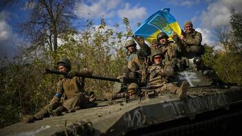 «Μέτρα σταθεροποίησης» λαμβάνει ο ουκρανικός στρατός στη Χερσώνα