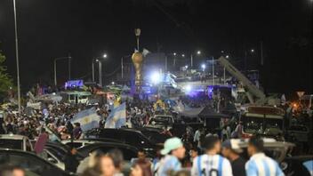 Τρέλα και πανικός στο Μπουένος Άιρες Πάνω από 200.000 οπαδοί, live η υποδοχή των παγκόσμιων πρωταθλητών