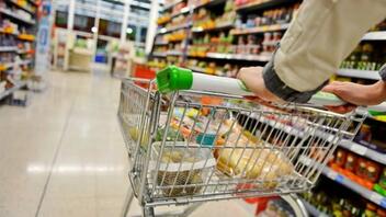 Food pass: Σήμερα στη Βουλή η τροπολογία για την κρατική επιδότηση 10% των αγορών τροφίμων