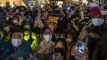 Κίνα: Χιλιάδες κόσμου γιόρτασαν την Πρωτοχρονιά στην Ουχάν εν μέσω νέου κύματος κρουσμάτων κορωνοϊού