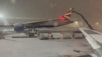 Λονδίνο: Μπλακ άουτ στο Χίθροου λόγω του χιονιά με 48 ακυρώσεις πτήσεων