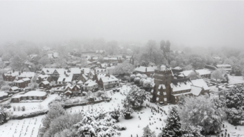 Συνεχίζεται η επέλαση του χιονιά στη Βρετανία