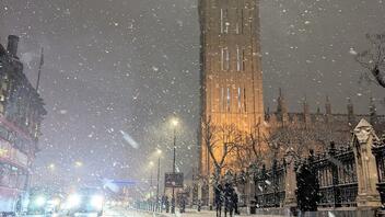 Σφοδρή χιονόπτωση στο Λονδίνο - Ακυρώθηκαν πτήσεις , κλειστά τα σχολεία