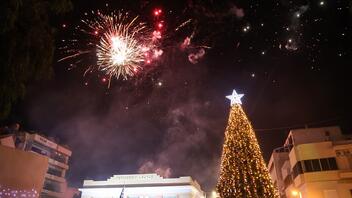 Την Παρασκευή η φωταγώγηση του Χριστουγεννιάτικου Δέντρου στην Πλατεία Ελευθερίας