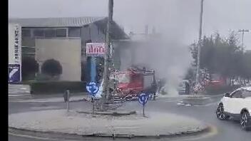 Ηράκλειο: Φωτιά σε αυτοκίνητο στην Λεωφόρο Κνωσού - Δείτε βίντεο