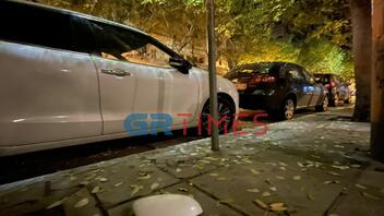 Θεσσαλονίκη: Άγνωστοι προκάλεσαν φθορές σε αυτοκίνητα στο κέντρο και έγιναν… καπνός 