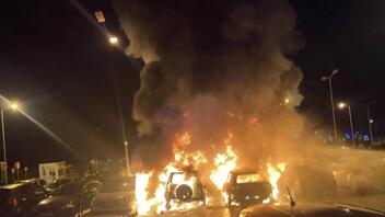 Αλεξανδρούπολη: Οκτώ αυτοκίνητα καταστράφηκαν μετά από πυρκαγιά στο πάρκινγκ του αεροδρομίου