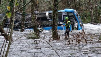Ισπανία: Έβδομος νεκρός από την πτώση λεωφορείου σε ποτάμι της Γαλικίας 