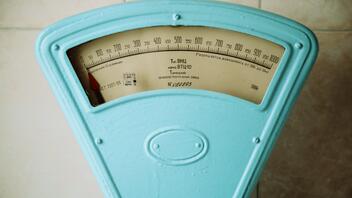Απώλεια βάρους: Οι διατροφικές συνήθειες που θα σας βοηθήσουν να χάσετε κιλά μετά τα 40