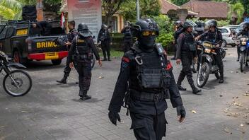 Τρεις τραυματίες από επίθεση βομβιστή-καμικάζι σε αστυνομικό τμήμα στην Ινδονησία 
