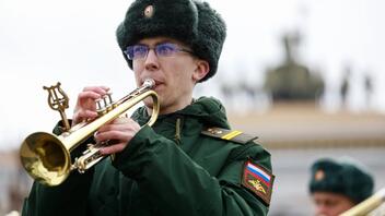 Ρωσία: Στέλνει μουσικούς στο μέτωπο για να τονώσουν το ηθικό του στρατού