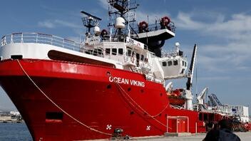 Πάνω από 100 μετανάστες διασώθηκαν από το Ocean Viking στη Μεσόγειο