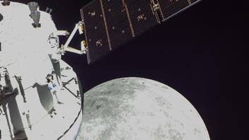 Το διαστημόπλοιο Orion της Nasa επέστρεψε στη Γη μετά το ταξίδι του γύρω από τη Σελήνη