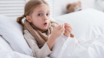Πώς να ανακουφίσετε το παιδί σας όταν έχει πυρετό