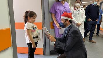 Κοντά στα παιδιά που νοσηλεύονται, ο Δήμαρχος Χανίων