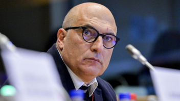 Ιταλία: Το Δημοκρατικό Κόμμα ανέστειλε την κομματική ιδιότητα του ευρωβουλευτή Αντρέα Κοτσολίνο