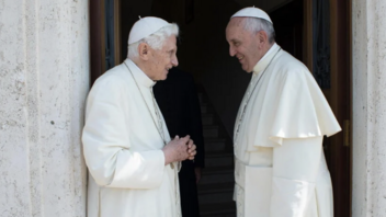«Πολύ άρρωστος» ο πρώην πάπας Βενέδικτος