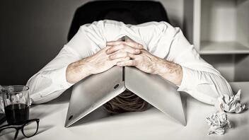 Εργασιακό Burnout: Προειδοποιητικά σημάδια και πώς να το αντιμετωπίσεις