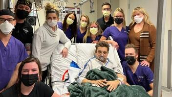 Τζέρεμι Ρένερ: Η νέα φωτογραφία από το νοσοκομείο