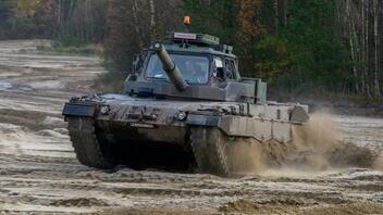 Το Βερολίνο μπορεί να στείλει και άρματα Leopard στην Ουκρανία