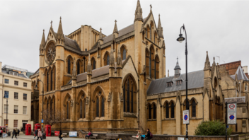  Βρετανία: Συνελήφθη 22χρονος για τους πυροβολισμούς σε εκκλησία στο Λονδίνο