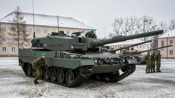Η Ουκρανία λέει ότι αναμένει 120-140 άρματα στο "πρώτο κύμα" παραδόσεων από Δυτικές χώρες
