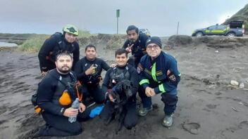  Μεγάλη επιχείρηση διάσωσης σκυλίτσας σε απόκρημνα βράχια