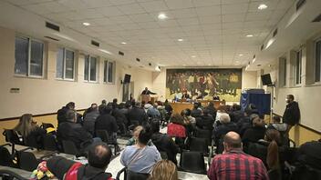 Κοσμοσυρροή στην εκλογοαπολογιστική συνέλευση του Εργατικού Κέντρου Ν. Χανίων 
