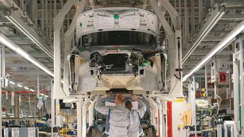 Δύσκολη χρονιά για τη γερμανική βιομηχανία αυτοκινήτου το 2023