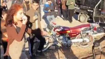 Ιράκ: Επίθεση εκατοντάδων αντρών σε 17χρονη για «απρεπές» ντύσιμο – Σοκαριστικά πλάνα