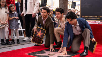 Οι Jonas Brothers απέκτησαν το αστέρι τους στο Hollywood