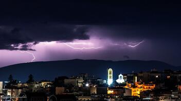 Η νύχτα έγινε "μέρα" στο Ηράκλειο: Εντυπωσιακές εικόνες!