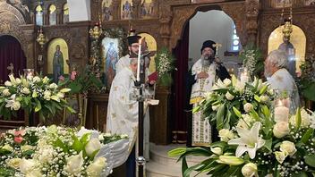 Στην κηδεία της μητέρας της δημοσιογράφου Μαρίας Γιαχνάκη, ο Αρχιεπίσκοπος Κρήτης 