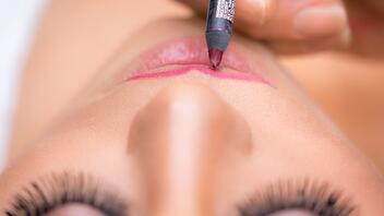 Πώς να χρησιμοποιείτε το μολύβι χειλιών σαν επαγγελματίας makeup artist