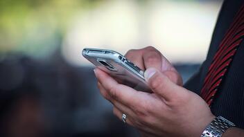 Τα τηλεφωνήματα στο κινητό συνδέονται με αυξημένο κίνδυνο για υψηλή αρτηριακή πίεση