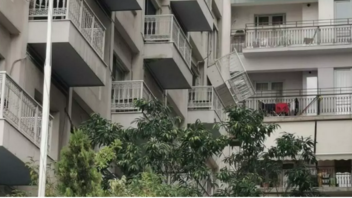 Συγγρού: Ξηλώθηκε το «αιωρούμενο» μπαλκόνι