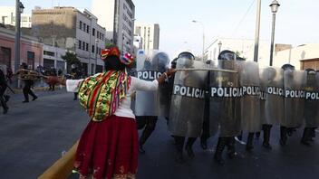 Δικαιοσύνη ζητούν συγγενείς των δεκάδων νεκρών στις διαδηλώσεις στο Περού 
