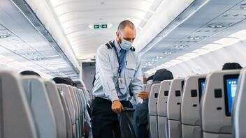 ΠΟΥ: Αναγκαία η χρήση μάσκας στις πολύωρες πτήσεις