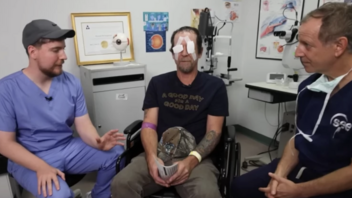 YouTuber πληρωσε για χειρουργηθούν 1000 τυφλοί άνθρωποι!