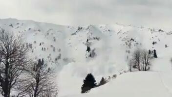 Χιονοστιβάδα «κατάπιε» ομάδα σκιέρ – Σοκαριστικό βίντεο