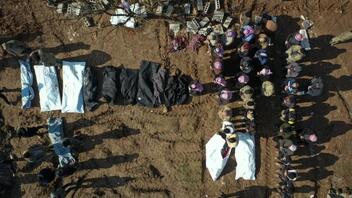 Ετοιμάζουν μαζικούς τάφους για τα θύματα του σεισμού στην Τζαντάρις κοντά στο Χαλέπι