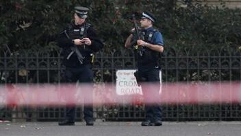 Λονδίνο: Απομακρύνθηκε ύποπτο αντικείμενο έξω από την πρεσβεία των ΗΠΑ