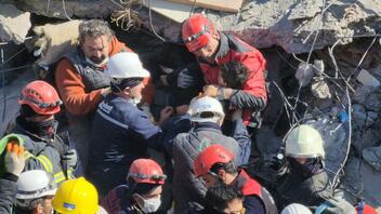 Σεισμός Τουρκία: Σώθηκαν 2 αδελφές μετά από 152 ώρες