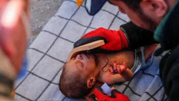 Σεισμός στην Τουρκία: Μωράκι σώθηκε μετά από 60 ώρες - Κρατούσε μία τούφα από τα μαλλιά της μητέρας του!