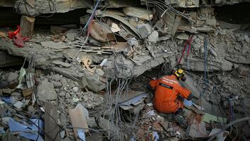 Σεισμός στην Τουρκία: Ζωντανός από τα συντρίμμια 13χρονος που άντεξε 182 ώρες