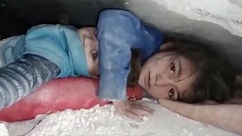 Σεισμός-Συρία: Συγκλονιστικό βίντεο με δύο αδερφάκια κάτω από τα συντρίμμια