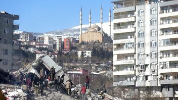 Χωρίς τέλος η τραγωδία σε Τουρκία και Συρία - Πάνω από 15.000 οι νεκροί
